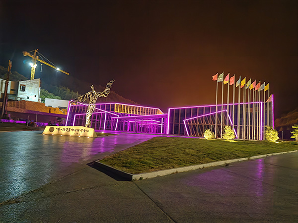 城市亮化是现代城市建设的重要组成部分，它不仅可以美化城市的夜景，还能提升城市的整体形象。随着科技的不断进步，城市亮化也得到了更多的关注和创新。本文将介绍一些关于城市亮化的创意和技术，帮助读者了解英吉沙城市亮化的重要性以及如何进行英吉沙城市亮化的规划和实施。